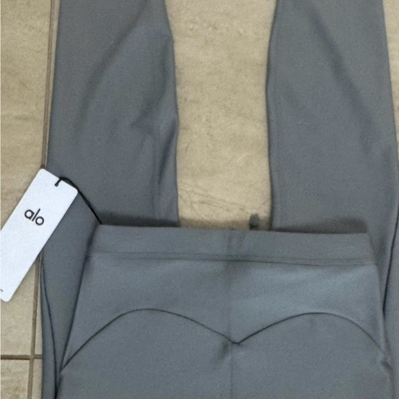 ALO YOGA AIRLIFT HIGH-WAIST LIGHT SPEED LEGGING - Picture 9 of 15